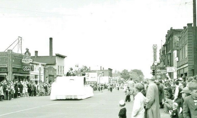 Knickerbocker Theatre - Old Post Card View (newer photo)